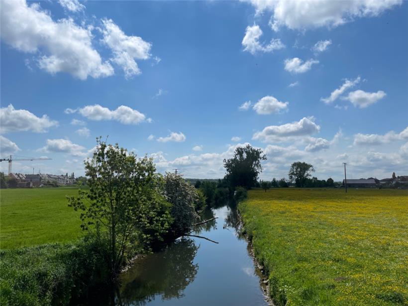 Aus der sporadisch auftretenden Bewölkung fällt kaum etwas auf die durstigen Böden
