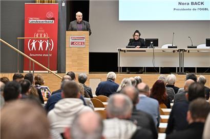 Ausblick auf ein anstrengendes soziales Jahr. Georges Merenz und Nora Back gingen auf 2023 ein, ehe die Mitglieder zwanglos im Casino-Café feierten.
