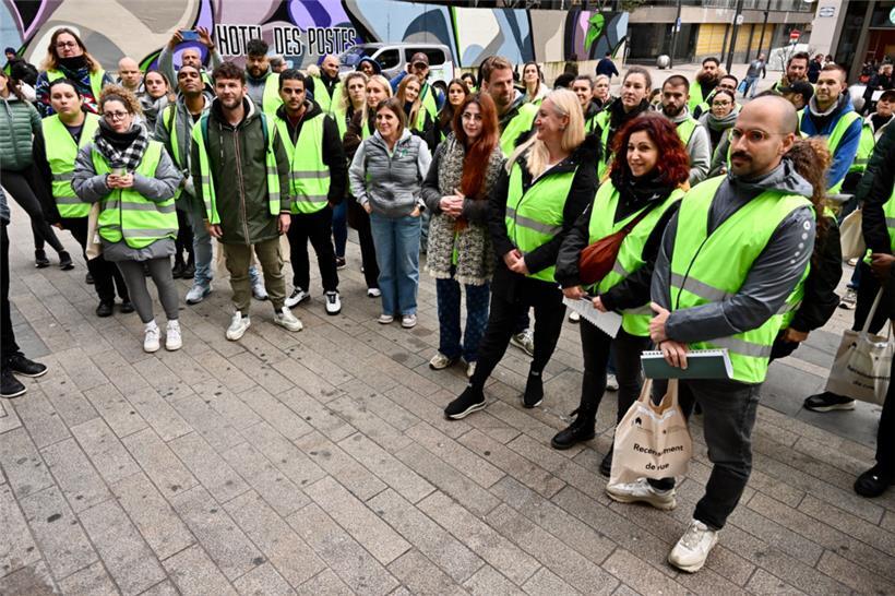 Ausgestattet mit dem Fragebogen, grünen Westen und einem Stück Schokolade ging e...
