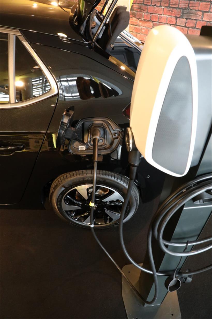 Ausgestellte Ladestation für ein Elektroauto beim Autofestival 2023: Wer 2025 mehr Leistung aus dem Stromnetz abruft, zahlt höhere Preise
