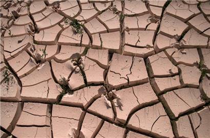 Ausgetrockneter Boden in Velez Blanco, in der Nähe von Almería
