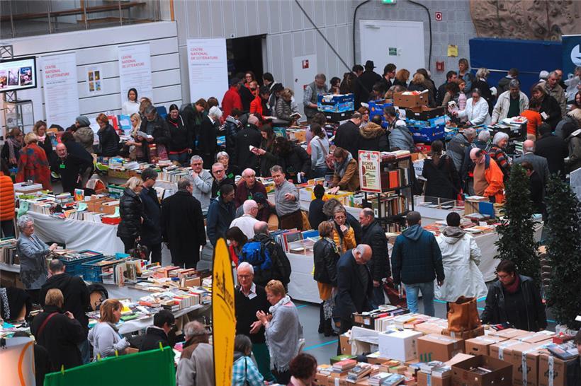 Ausreichend Futter für Leseratten auf dem Gebrauchtbuchmarkt in Walferdingen
