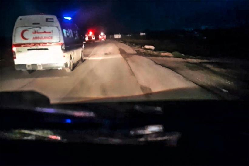 Ausschnitt aus dem Handy-Video, das beweisen soll, dass die Rettungsfahrzeuge deutlich als solche zu erkennen waren
