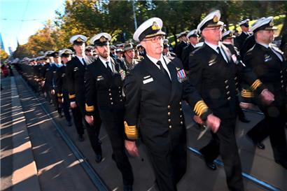 Australische Marineangehörige während einer Parade in Melbourne: Australien hat angesichts der zunehmenden Militarisierung eine neue Verteidigungsstrategie entwickelt
