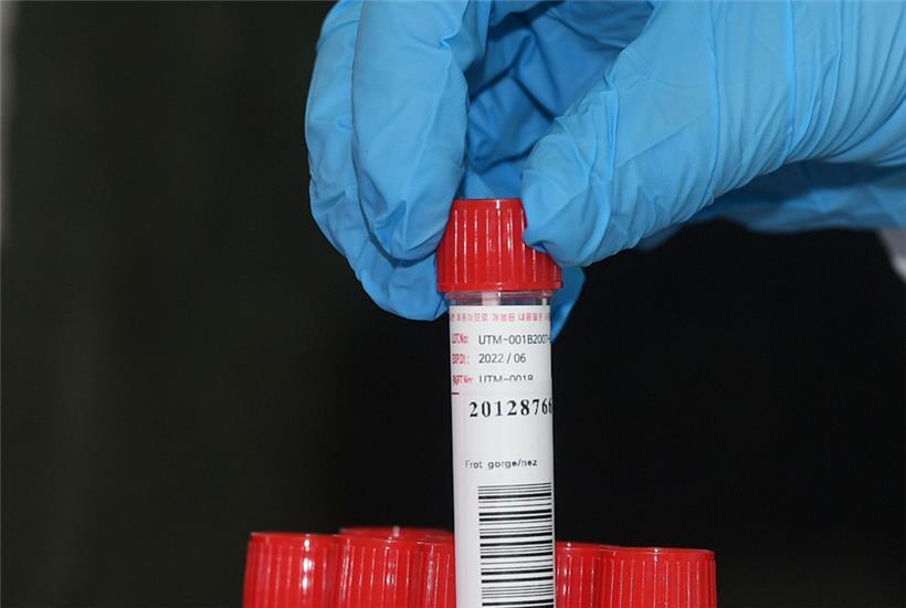 Auswertung von PCR-Tests in einem Labor in Luxemburg
