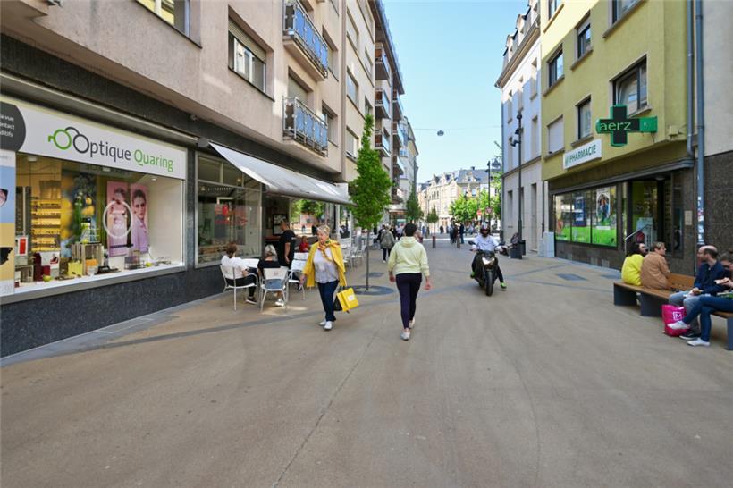 Autofahrer befahren den Shared Space in Düdelingen – auch zu Zeiten, wenn dies eigentlich nicht erlaubt ist

