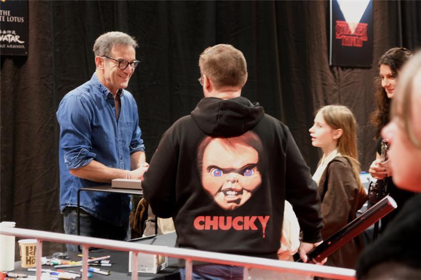 Autogrammstunde mit Jason Isaacs, den man als Draco Malfoys Vater Lucius aus der...