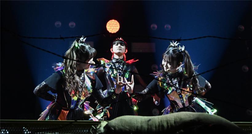 Babymetal sind umstritten – das hinderte sie aber nicht daran, zwei Moshpits bei ihrem Auftritt in Luxemburg zu erschaffen
