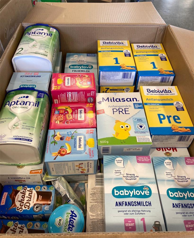 Babynahrung. In Lancut kommen viele Frauen mit Kindern an.