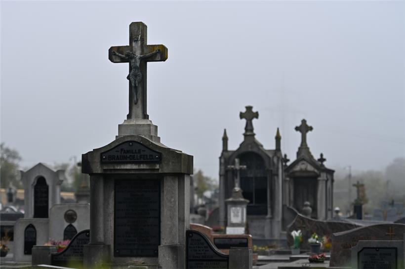 Bald finden wieder die traditionellen Gräbersegnungen in Luxemburg statt
