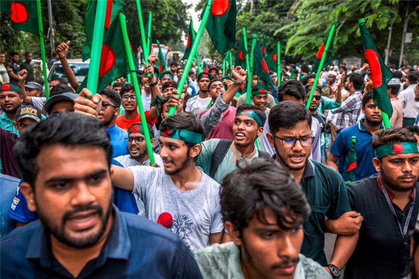 Bangladesch bleibt unruhig: Am 15. August zogen sonst Regierungsanhänger zum Elternhaus der geschassten Premierministerin Hasina, deren Vater und Unabhängigkeitsheld an jenem Tag im Jahr 1975 ermordet wurde – dieses Jahr blockierten Demonstranten den Weg dorthin
