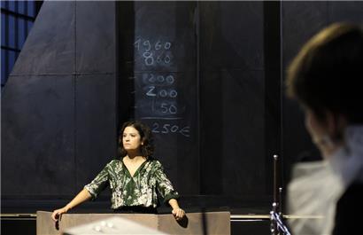 Barbara (Magaly Teixeira) est la seule à affronter avec courage la gentrification eschoise – et se retrouve au banc des accusés
