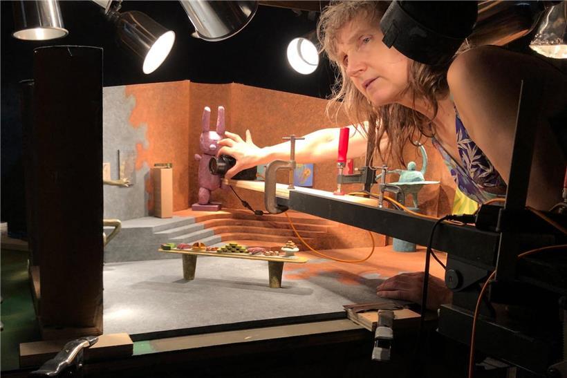 Baumane zeigt einen Blick hinter die Kulissen seiner Filmproduktion mit Kamera und Crew am Drehort