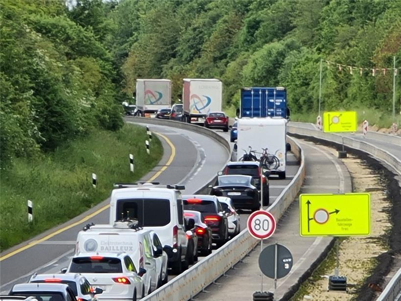 Baustelle und Grenzkontrollen: Auf der A64 bei Trier staut sich oft der Verkehr
