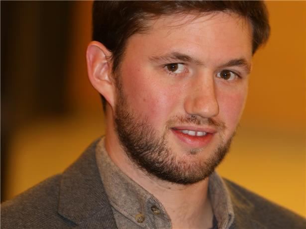 Max Pesch, neuer Bürgermeister von Bech, bei der Amtseinführung vor dem Rathaus