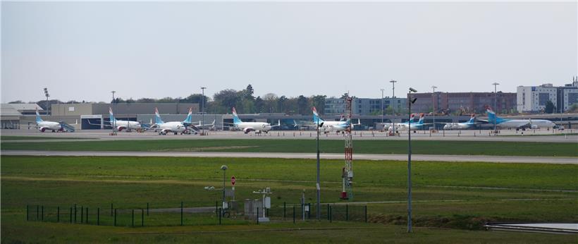 Beeindruckendes Bild: Die Luxair-Flotte am Boden 
