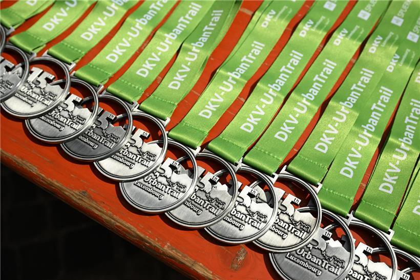 Finisher-Medaille als begehrtes Souvenir nach erfolgreichem Marathonlauf in glänzendem Design