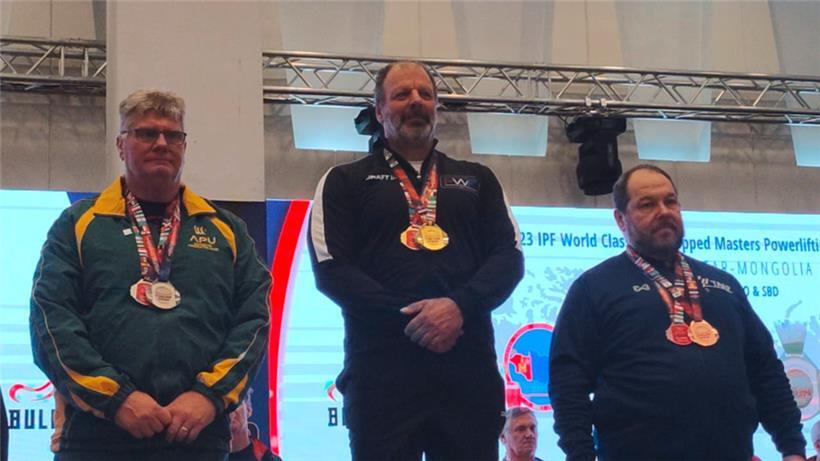 Behielt trotz äußerst knappen Kopf-an-Kopf-Rennens einen kühlen Kopf: Mark Notschaele (M.)
