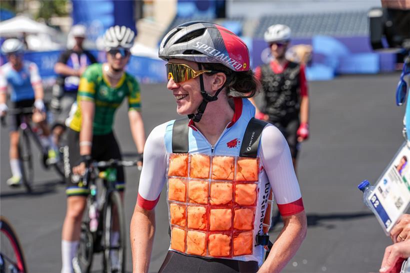 Bei 24 Grad wurden die Damen losgeschickt. Vor dem Start gab es auch für Christi...