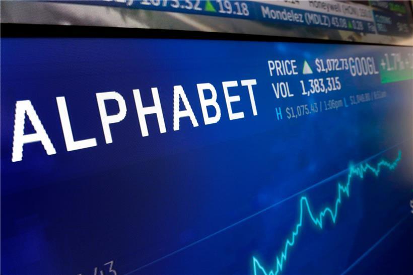 Bei Alphabet flaut das Wachstum ab – das Werbegeschäft der Tochter Google hat zum Jahresende schlechter abgeschnitten als erwartet. Anleger reagierten enttäuscht und ließen die Aktie fallen.
