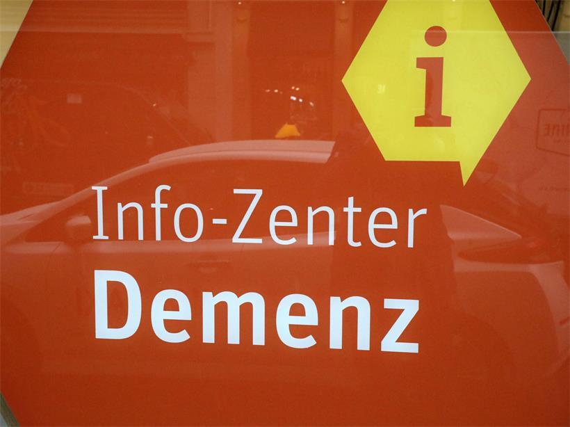 Bei Fragen: Info-Zenter Demenz