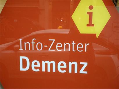 Bei Fragen: Info-Zenter Demenz