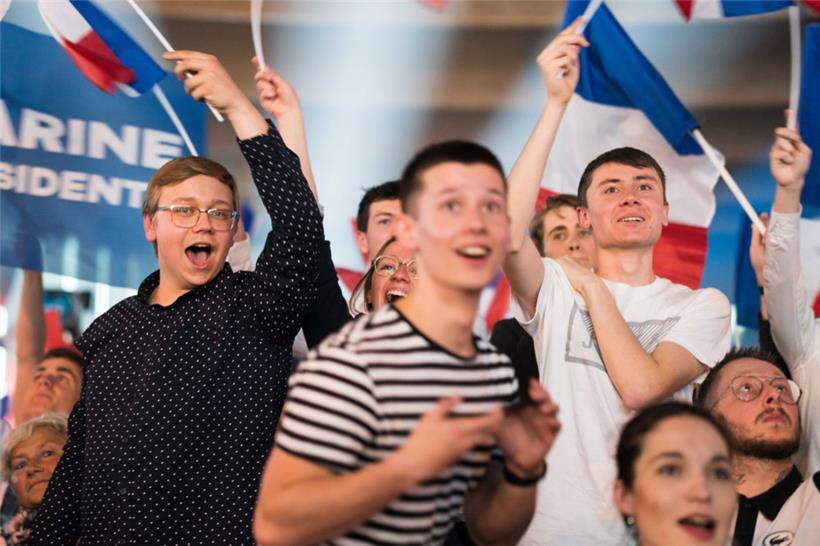 Bei Marine Le Pens Wahlkampfabschluss in Arras sind erstaunlich viele Jugendliche
