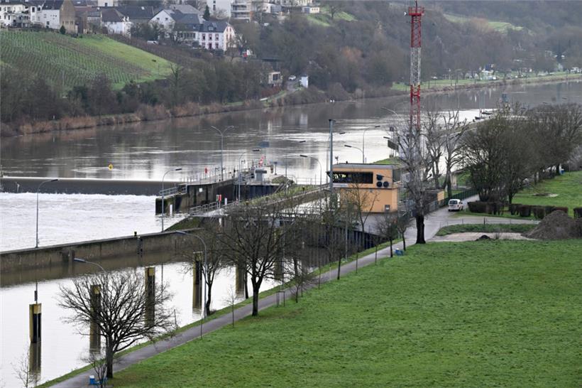 Bei Stadtbredimus liegt eine der beiden luxemburgischen Moselschleusen an der Gr...