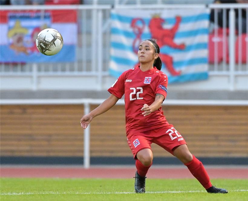 Bei Torschützin Amy Thompson lagen Freude und Leid sehr eng zusammen: Wenige Sekunden nach ihrem Treffer sah sie Gelb-Rot
