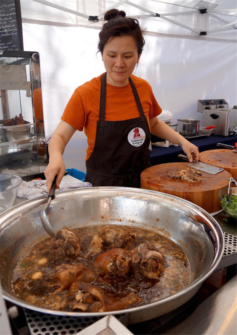 Bei Troksoong Bangrak gab es Schweinshaxe im Asia Style