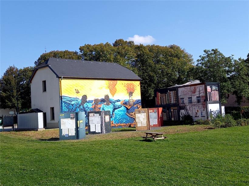 Bei dem Wandgemälde dominieren die Farben Gelb und Blau, genau wie auf der Fahne Europas
