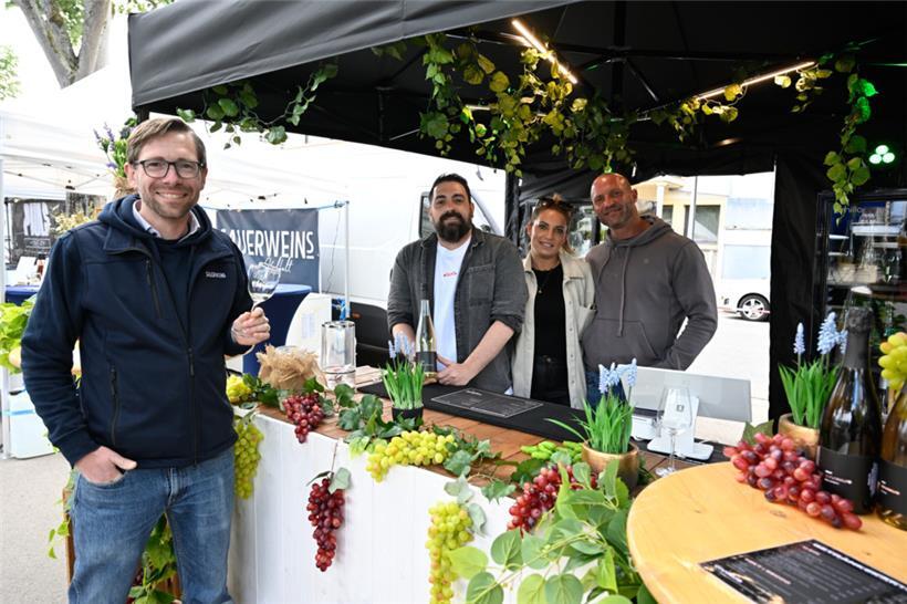 Bei den 16 Weinständen kommt jeder auf seinen Geschmack
