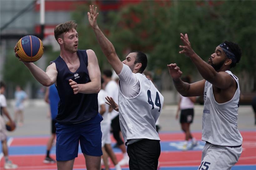 Bei den Herren kämpften sechs Mannschaften um den Sieg, am Ende setzte sich das ...