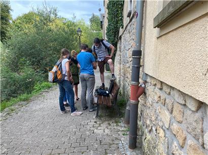 Bei den „Outdoor Quests“ von 216k Escape Room warten zahlreiche interaktive Rätselaufgaben auf die Teilnehmer, die sich unter Zeitdruck ihren Weg durch die Stadt bahnen müssen
