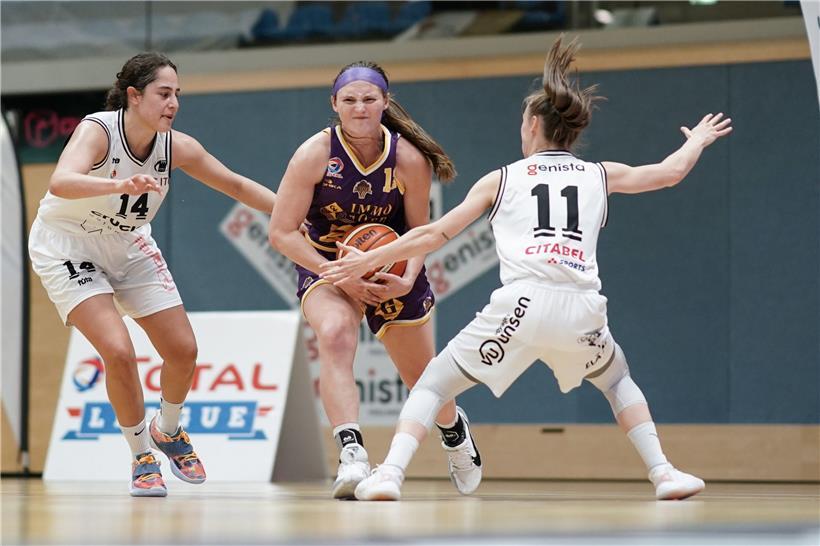 Bei den Steinseler Damen (Francesca Wurtz, in Lila) hat sich die Covid-19-Situation noch nicht entspannt: Für das Halbfinale am Freitag hätten nur fünf Spielerinnen zur Verfügung gestanden
