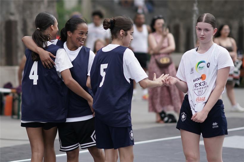 Bei den U15-Mädchen durfte sich das Team „Three tuff ones“ über den Turniersieg ...
