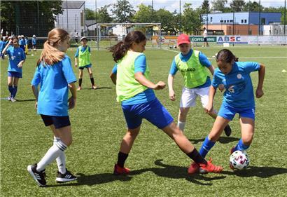 Bei den Zweikämpfen wurde teils mit harten Bandagen gekämpft
