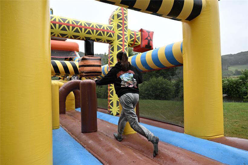 Bei der Aktion „Spiller ouni Grenzen“ müssen die Teams drei verschiedene Parcour...