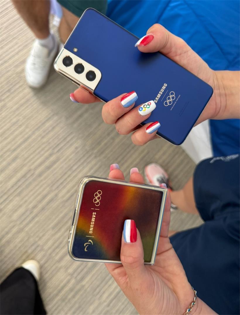 Bei der Ankunft in Paris gab es gleich ein neues Handy als Willkommensgeschenk
