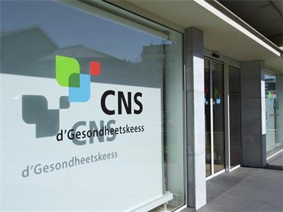 Bei der CNS gehen nach Schätzung der Krankenkasse rund 9.200 Anrufe pro Monat zum Stand von Anträgen ein