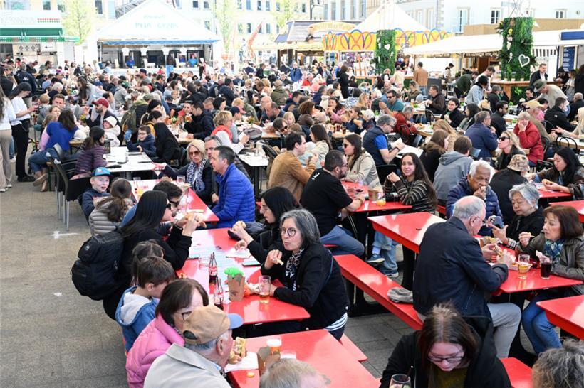 Bei der Eröffnung des „Mäertchen“ haben viele Menschen den Weg am Freitag in die Hauptstadt gefunden
