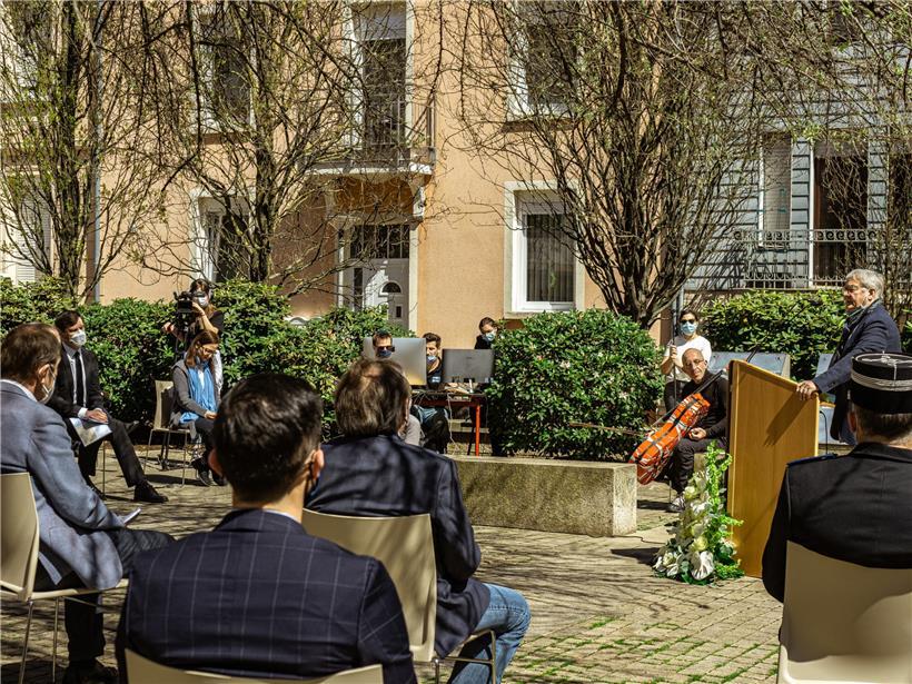Bei der Gedenkfeier auf dem Escher Synagogen-Platz wurde auch Musik gespielt – unter anderm das Werk „Kol Nidrei“ von Max Bruch, das auf einem jüdischen Gebet basiert
