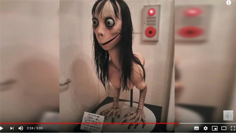 Bei der „Momo-Challenge“ handelte es sich um einen Hoax, der es besonders auf Jugendliche und Kinder abgesehen hatte. Sie wurden aufgefordert, „Momo“ über WhatsApp zu kontaktieren, um dann wieder eine Reihe gefährlicher Aufgaben auszuführen.

