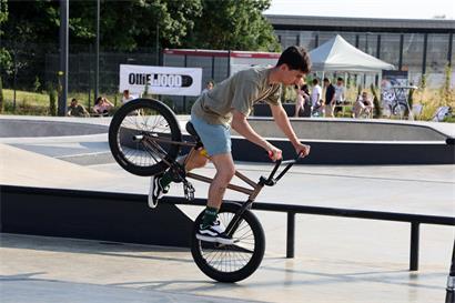 Vielfältige Sportarten bei der „Nuit du sport“ 2023 in Strassen entdecken, inklusive Fußball, Basketball und Fitnessangebote