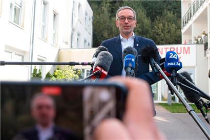 Bei der Parlamentswahl in Österreich ist die oppositionelle rechtspopulistische FPÖ ersten Hochrechnungen zufolge mit 29 Prozent der Stimmen erstmals stärkste Kraft geworden
