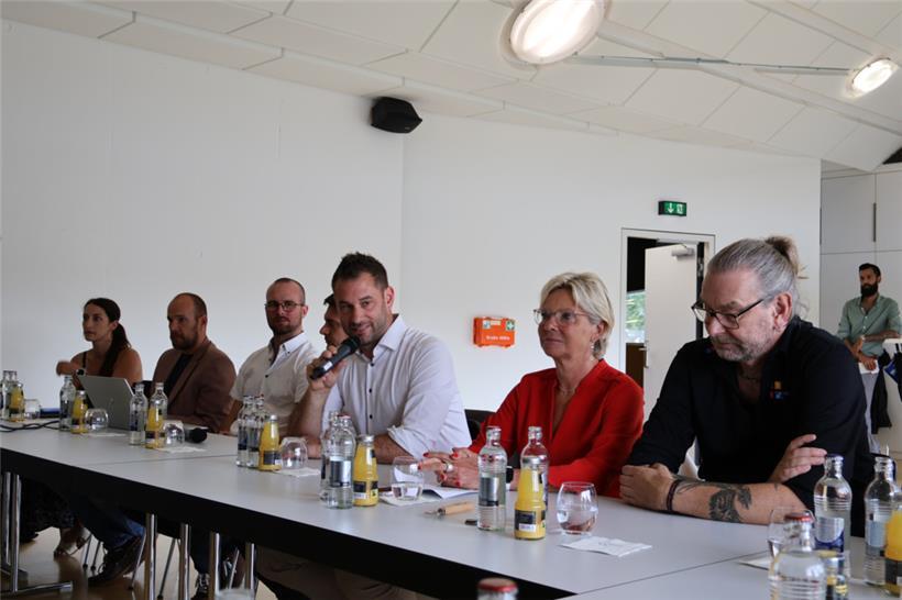 Bei der Pressekonferenz am Donnerstag stellten Bürgermeister Bob Steichen, Landwirtschaftsministerin Martine Hansen, Schuldirektor Tom Delles und ihr Team das Programm der diesjährigen FAE vor
