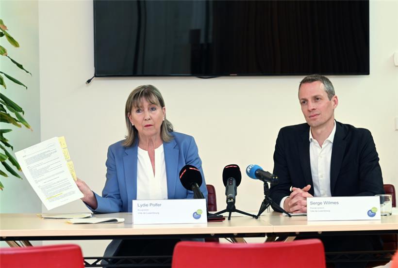 Bei der Pressekonferenz im hauptstädtischen Rathaus wiesen Lydie Polfer (DP) und Serge Wilmes (CSV) auf Unklarheiten in der nationalen Gesetzgebung hin
