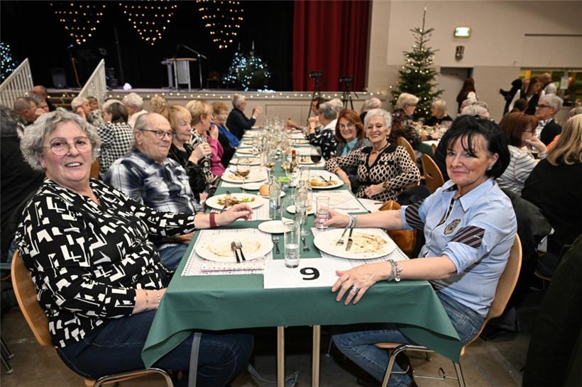 Bei der „Seniorefeier“ geht es vor allem darum, sich wiederzusehen und gemeinsam...