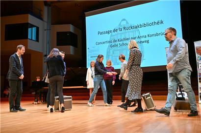 Bei der Übergabe der „Rucksäcke“ am Mittwochmorgen im Konservatorium in Luxemburg-Stadt
