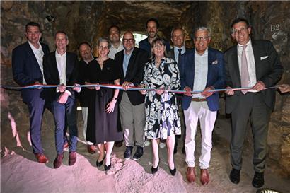 Bei der Wiedereröffnung der Bock-Kasematten waren mehrere Politiker anwesend, u.a. Bürgermeisterin Lydie Polfer (3.v.r., vorne)
